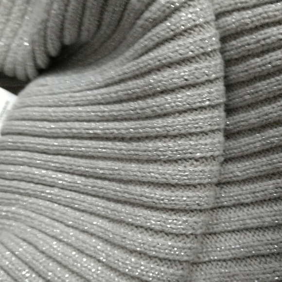 SOLD !!  🆕💥 Designer Valerie Stevens Silver MTLC Sweater NWT Medium - Picture 11 of 12